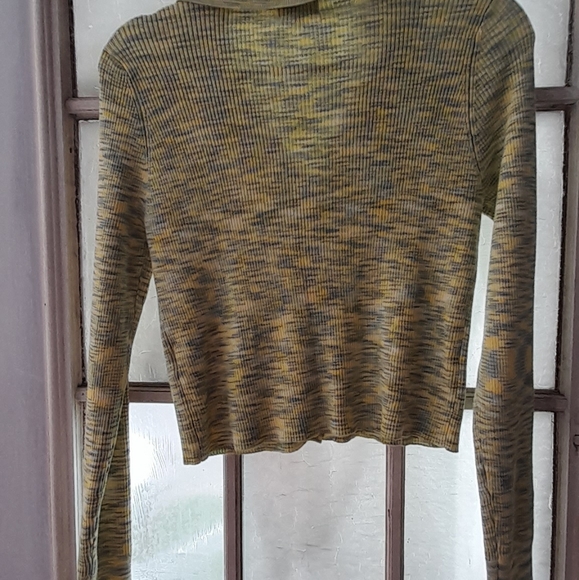 3 For $10 Major label Major 🐇green/yellow Large sweater shirt - Picture 5 of 6